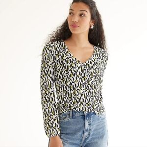 NWT Long sleeve top with crossed V-neck ( Size M)